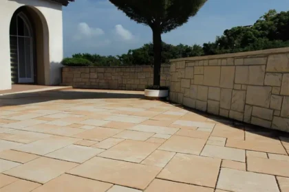 Podjazd na lata  – jak dobrać podbudowę, odwodnienie i format kostki?